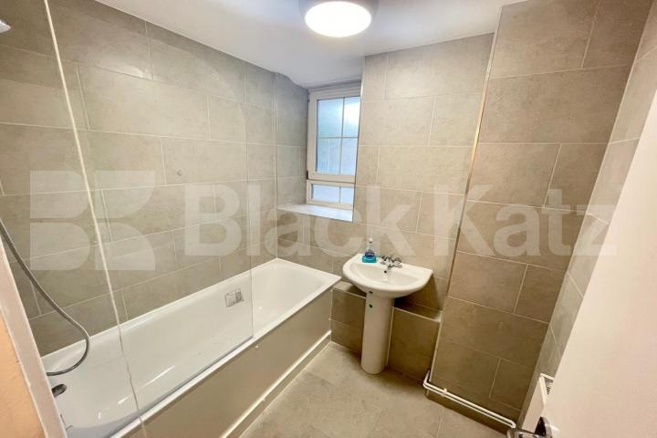 Three bedroomed apartment moments from London Bridge Weston Street, London Bridge